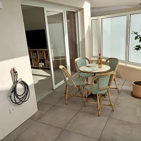 New With Terrace And Private Parking * 勒拉旺杜