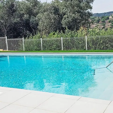아파트 New With Terrace And Private Parking And Pool