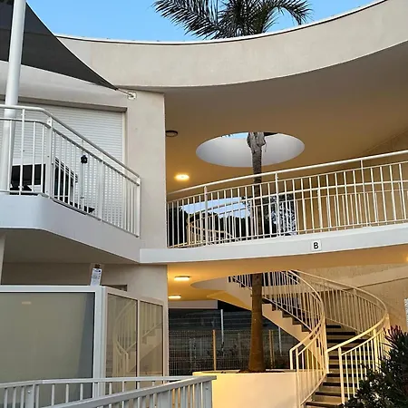 New With Terrace And Private Parking And Pool 르 라방두