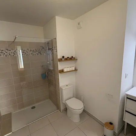 New With Terrace And Private Parking And Pool * 르 라방두